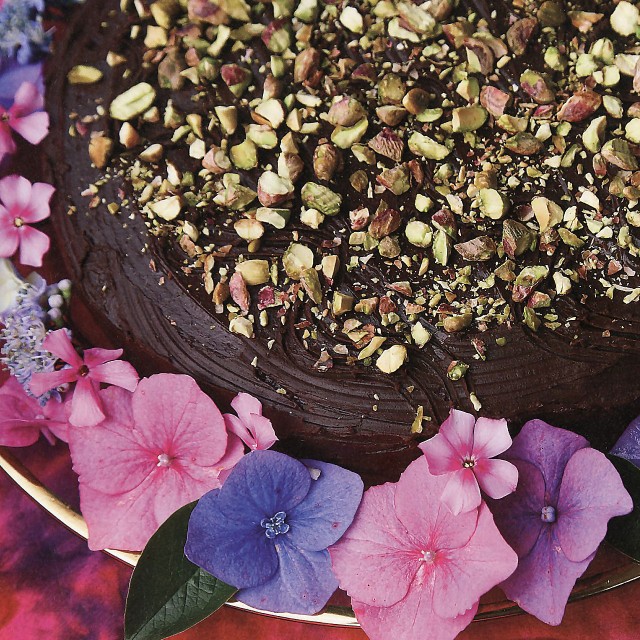 Schokoladenkuchen mit Glasur - SUKRIN