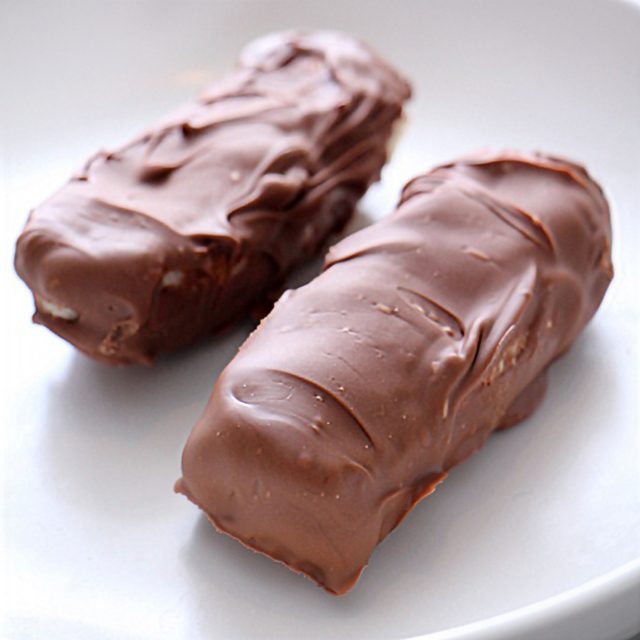 Proteinrige chokoladebarer med kokosmel