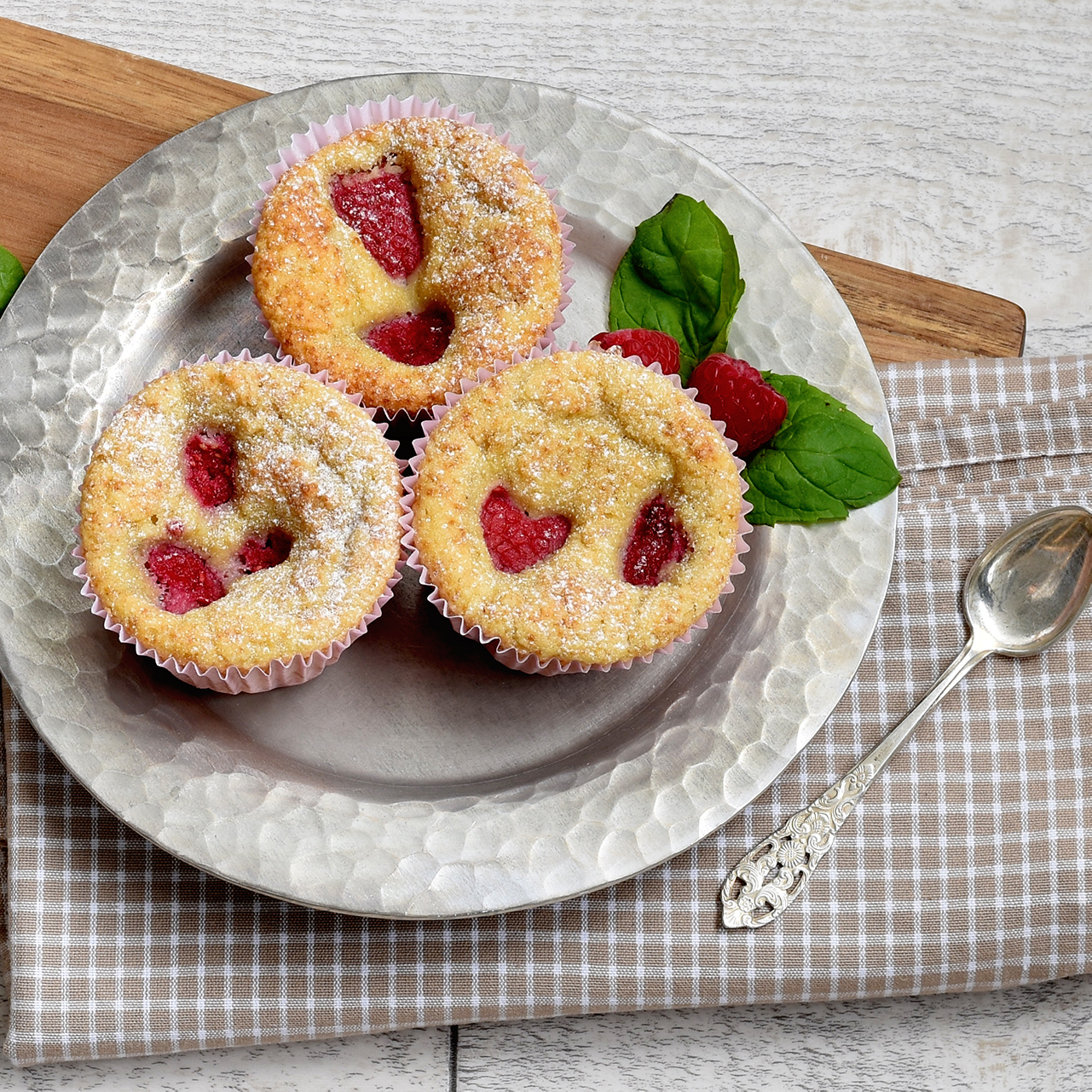 Frøken Holm’s raspberry cupcakes uten tilsatt sukker - Sukrin