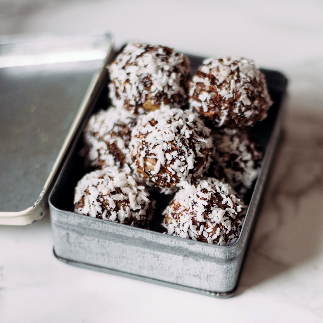 Luxury Oat balls without added sugar - Sukrin