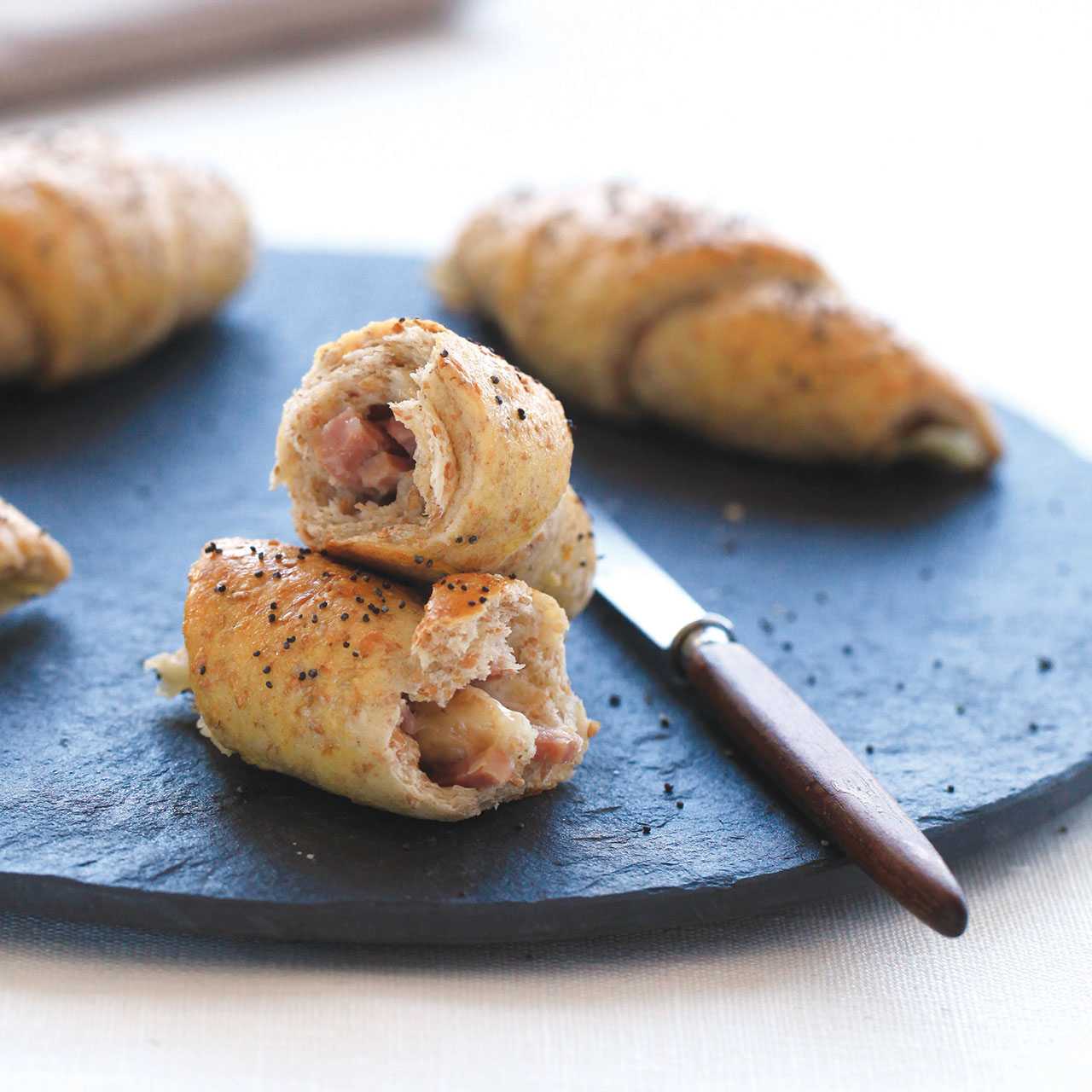 Fibre-rich rolls with ham and cheese - Sukrin
