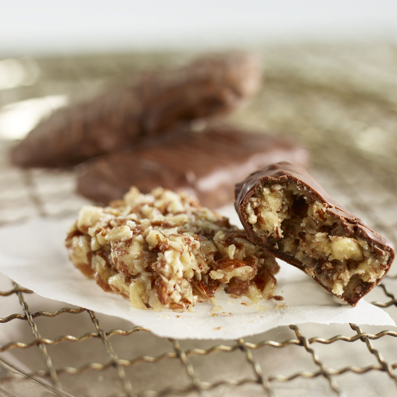 Almond bars with no added sugar from Sukrin