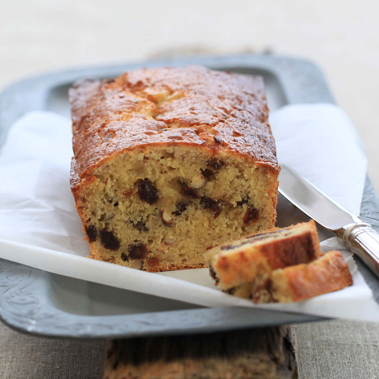Delicious and healthier pound cake without added sugar - Sukrin