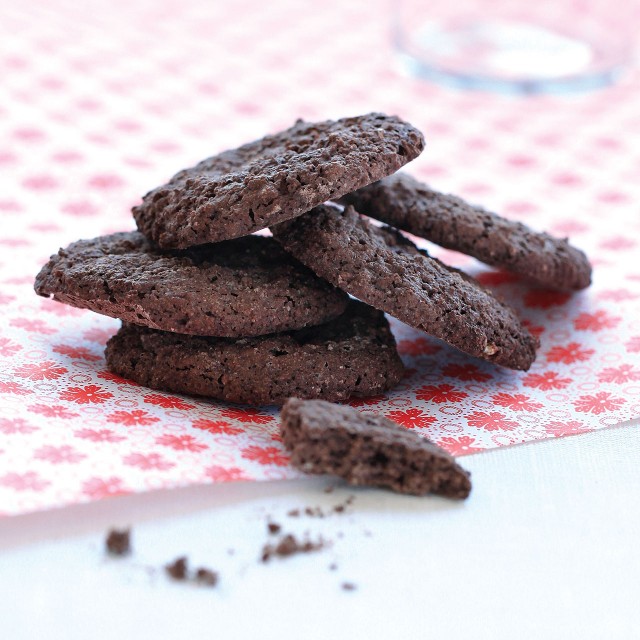 low-carb-chocolate-cookies-sukrin