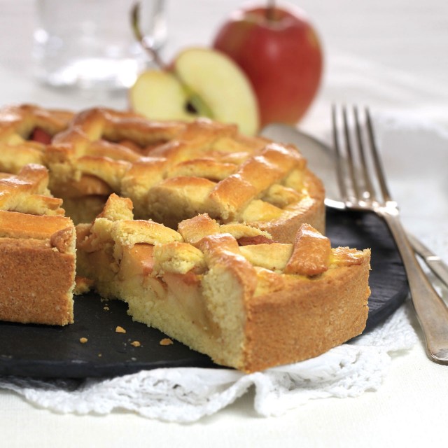 Shortcrust apple cake