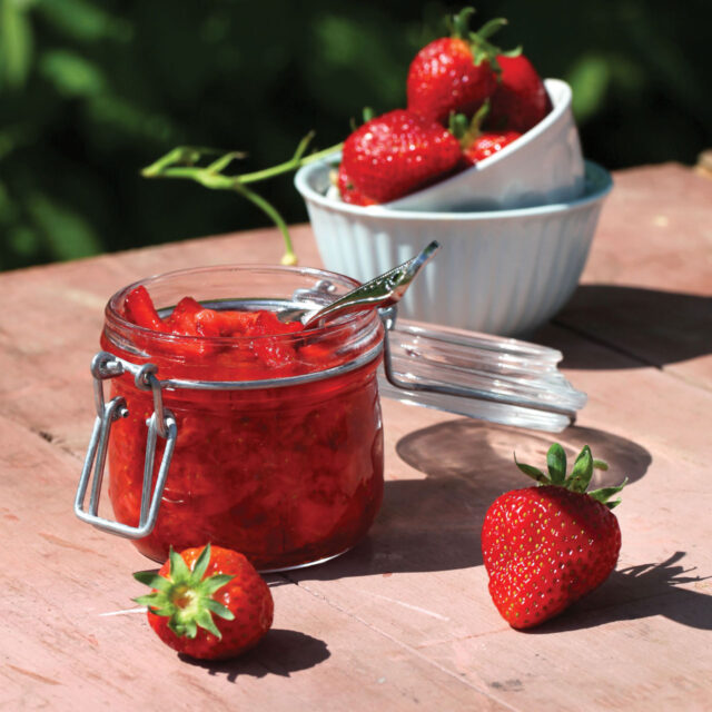 Strawberry jam with Sukrin