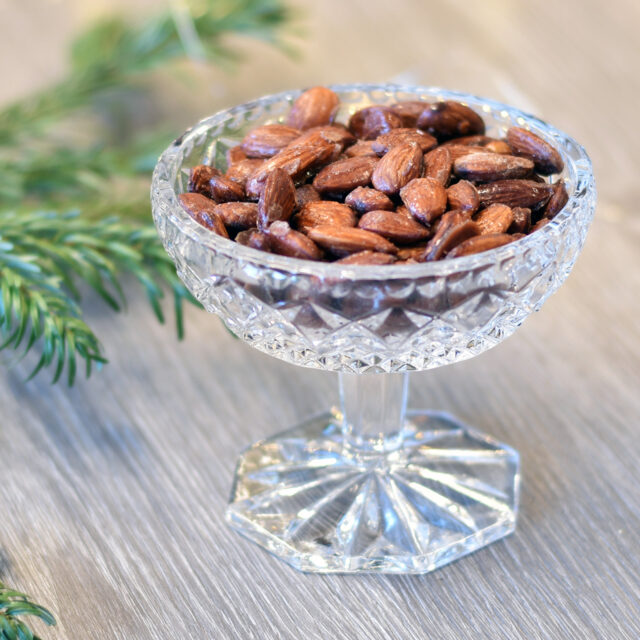 Roasted almonds with Sukrin